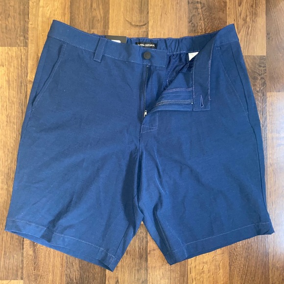 Banana Republic Comfort Flat Front‎ Shorts Mens 36 Stretch Wicking Blue New - Picture 2 of 9